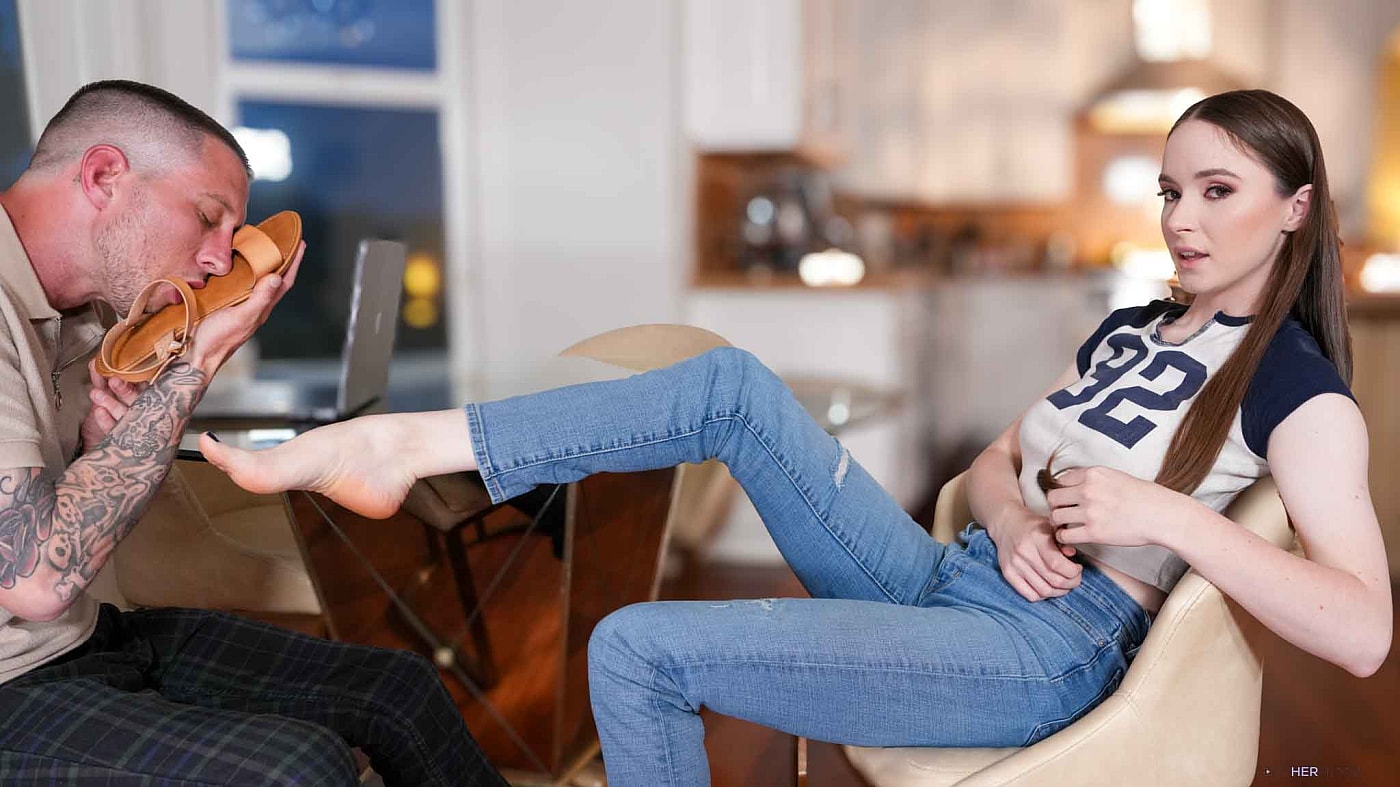 [LoveHerFeet] Hazel Moore (Rewarding Him / 06.11.2025)