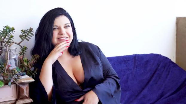 [JacquieEtMichelTV] Cerise (22 years old, masseuse in Paris! / 09.18.2025)