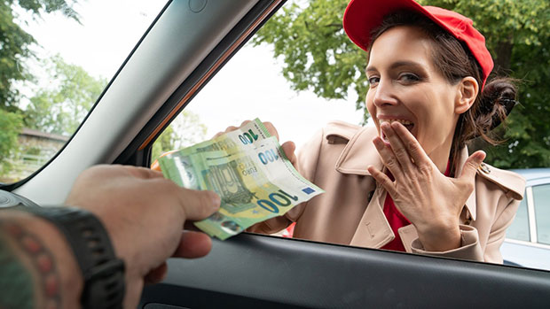 [PublicAgent] Mia Moone (Shy waitress needs more than tips / 11.20.2025)